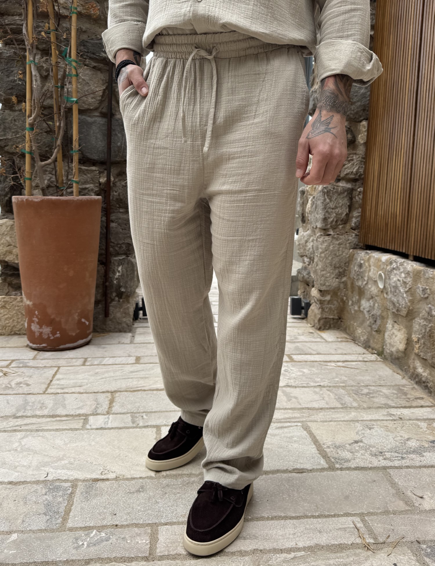 Ανδρική μπεζ loose παντελόνα με λάστιχο ES517B φωτογραφία